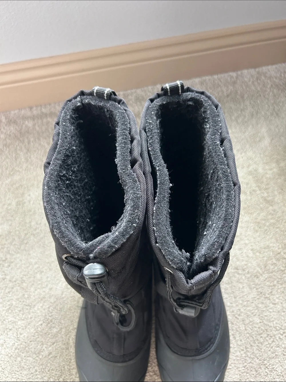 Kamik women’s Black Insulated Snow Boots with Drawcord Size 9
